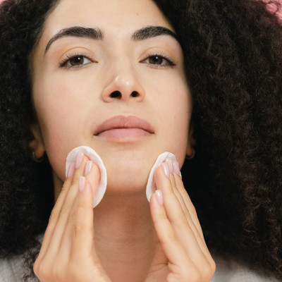 DIY Time! Πώς θα φτιάξεις toner με μηλόξυδο για να βάλεις τέλος στις φλεγμονές της επιδερμίδας