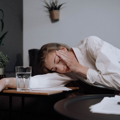 Τα σημάδια που αποκαλύπτουν πως χρειάζεσαι άμεσα ξεκούραση και οι τρόποι για να σου την προσφέρεις