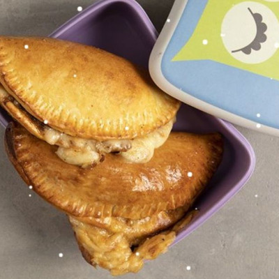 Άκης Πετρετζίκης: Καλτσόνε με κιμά