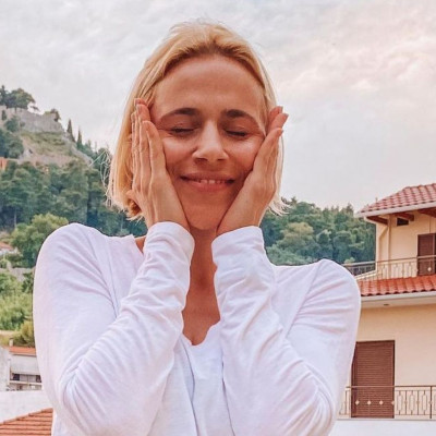 Νάντια Μπουλέ: Κάνει γυμναστική υπό το βλέμμα της κόρης της