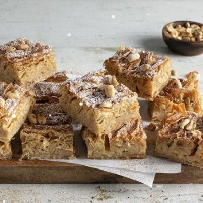 Άκης Πετρετζίκης: Μπουγάτσα με φιστικοβούτυρο