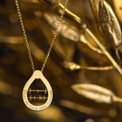 Τα γούρια Ελλήνων σχεδιαστών που αξίζουν μια θέση στη γιορτινή σου wish list