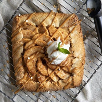 Άκης Πετρετζίκης: Galette με μήλα