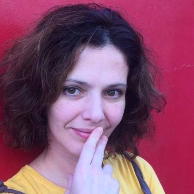 Οι «Τρεις ευχές» της Μαριλίτας Λαμπροπούλου, τα πολύ κοντά μαλλιά και ο Χριστόφορος Παπακαλιάτης