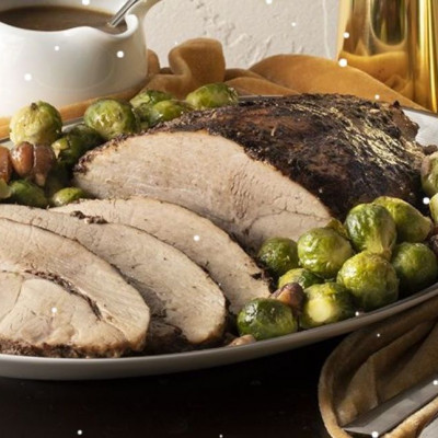 Άκης Πετρετζίκης: Ψητό χοιρινό μπούτι με λαχανάκια Βρυξελλών