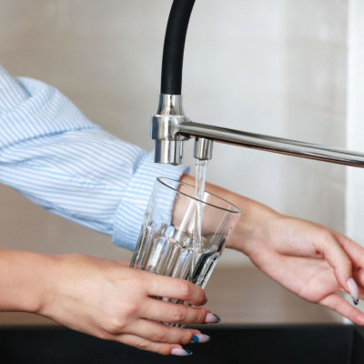 Πόσο νερό πρέπει να πίνουμε;