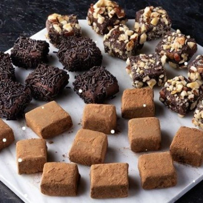 Άκης Πετρετζίκης: Τρούφες σοκολάτα μπανάνα