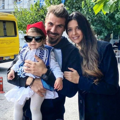 Άκης Πετρετζίκης: «Η ευτυχία με σκουφάκι» - Η νέα φώτο του γιου του