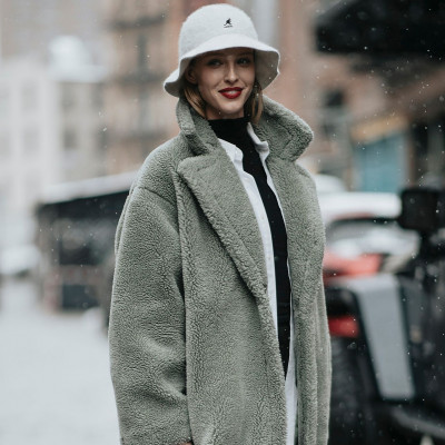 Το teddy coat είναι το πιο άνετο και ζεστό παλτό που φοράνε τώρα τα cool girls