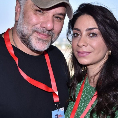 Ο Αρναούτογλου έχει γενέθλια! Το φιλί με την σύντροφό του