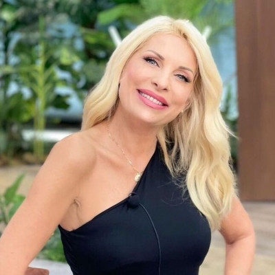 Ελένη Μενεγάκη: H φωτό από το νησί και η απίθανη θέα!