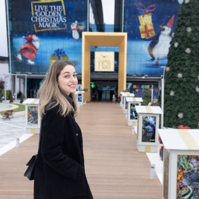 New Year's Eve Dinner: Τα coloured deco items που θα πλαισιώσουν το γιορτινό τραπέζι