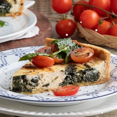 Άκης Πετρετζίκης: Τάρτα με ντοματίνια και σπανάκι