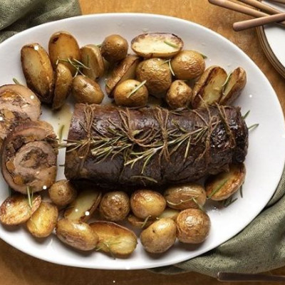 Άκης Πετρετζίκης: Μοσχαρίσια λάπα με χριστουγεννιάτικη γέμιση