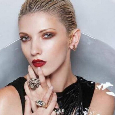 GNTM: Αγνώριστη η Έλντα, τέσσερα χρόνια μετά το ριάλιτι