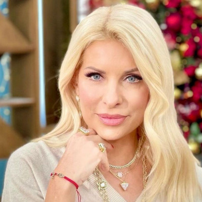 Μενεγάκη: Μέσα από την αγκαλιά του Μάκη μας εύχεται «χρόνια πολλά»