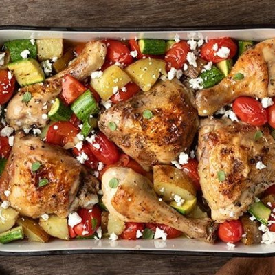 Άκης Πετρετζίκης: Κοτόπουλο με ψητά λαχανικά και φέτα