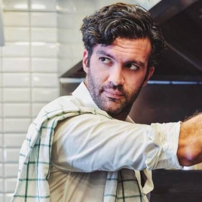 Γιώργος Παπακώστας: Έχεις δει την κούκλα σύντροφό του;