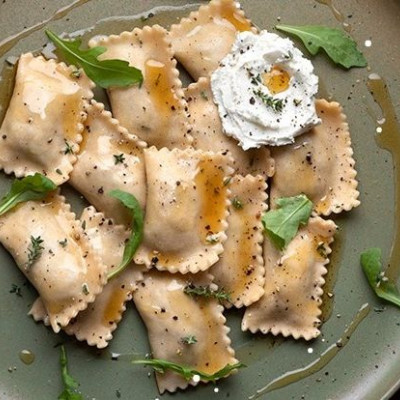 Άκης Πετρετζίκης: Ανιολότι με μανιτάρια και beurre noisette