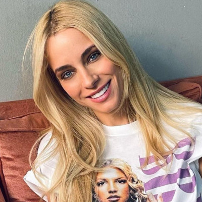 Δούκισσα Νομικού: Φωτογραφήθηκε με την κόρη της σε εξωτική παραλία