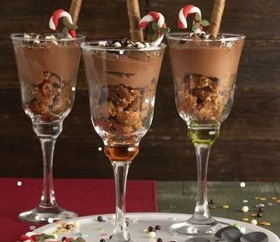 Άκης Πετρετζίκης: Μους με μελομακάρονα