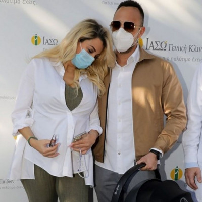 Σπυροπούλου: Εξιτήριο από το μαιευτήριο με τον γιο της