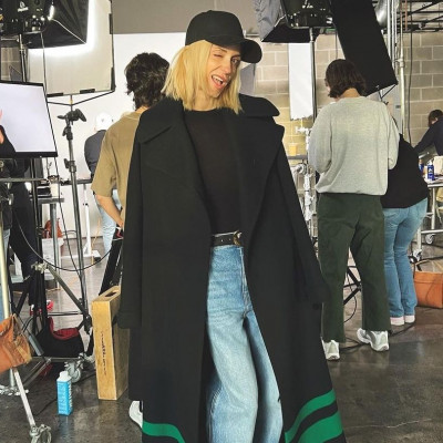 Τα maxi παλτό είναι η στυλιστική εμμονή της Σοφία Καρβέλα και εμείς ακολουθούμε το inspo