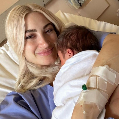 «Το μικρό θαυματάκι μας»: Η Ιωάννα Τούνη στην πρώτη φωτογραφία με το μωρό της «φωνάζει» ευτυχία