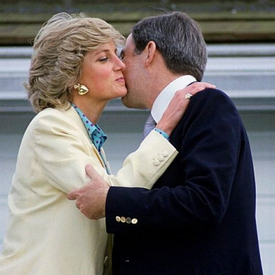 Τέως Βασιλιάς Κωνσταντίνος: Η κουμπαριά με την Diana, τη βασίλισσα και τον πρίγκιπα William