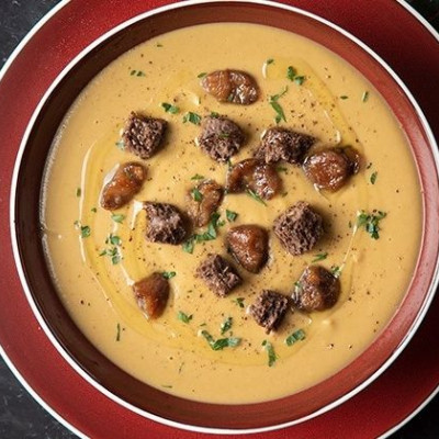 Άκης Πετρετζίκης: Βελουτέ σούπα με φάβα και κάστανα