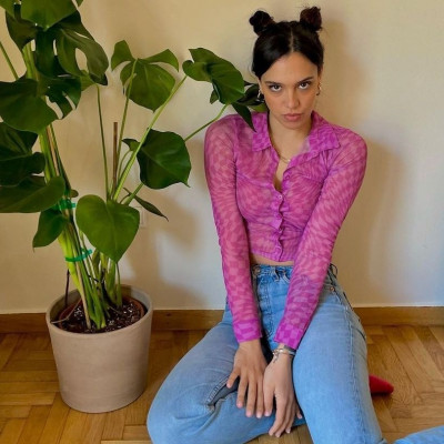 Η Σάντυ Χατζηϊωάννου φόρεσε το πιο ενημερωμένο πουκάμισο σκακιέρα