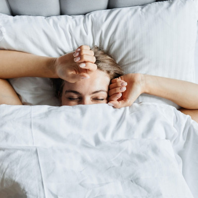 Τελικά είναι κακό να κοιμάσαι με ανοιχτή τηλεόραση;