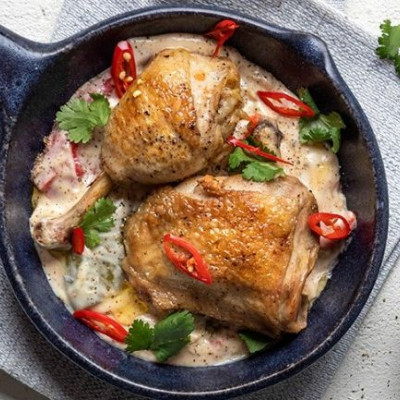 Άκης Πετρετζίκης: Κοτόπουλο με γιαούρτι