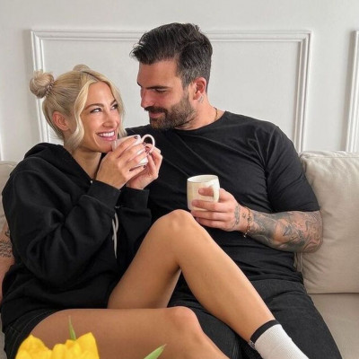 Τούνη: Το βίντεο με τον Αλεξάνδρου να παίζει αγκαλιά με το γιο τους