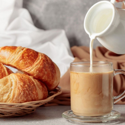 Γιατί πρέπει να βάζετε γάλα στον καφέ