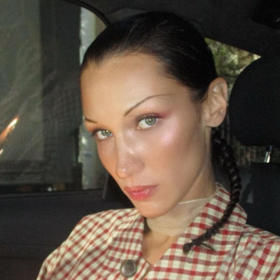 New look: Η Bella Hadid σε νέο TikTok βίντεο είναι πιο ξανθιά από ποτέ