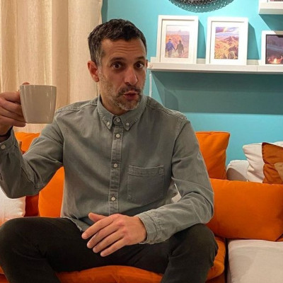 Ο αγνώριστος Χρανιώτης με κούρεμα mullet αλά '80s λίγο πριν «εισβάλλει» στη Γη της ελιάς