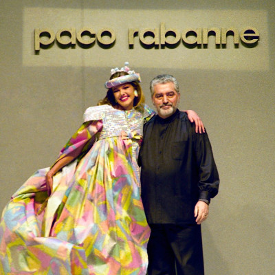 Paco Rabanne: Ο σχεδιαστής που ταυτίστηκε με το φουτουρισμό και μας σύστησε τη θρυλική Barbarella