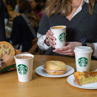 Οι Golden Foodies στα Starbucks: Το Νο1 «σημείο συνάντησης» είναι στο Golden Hall!
