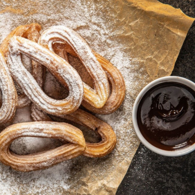 Το γρήγορο γλυκό που θα φτιάξετε με αλεύρι και ζεστό νερό