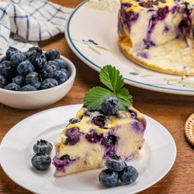 Κέικ λεμονιού με μύρτιλα