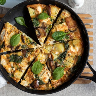 Άκης Πετρετζίκης: Φριτάτα με πατάτες, μανιτάρια και κατσικίσιο τυρί