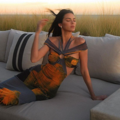 Λίγο μετά τον χωρισμό η Kendall Jenner είναι ξανά ερωτευμένη- Τα τρυφερά φιλιά με τον Bad Bunny