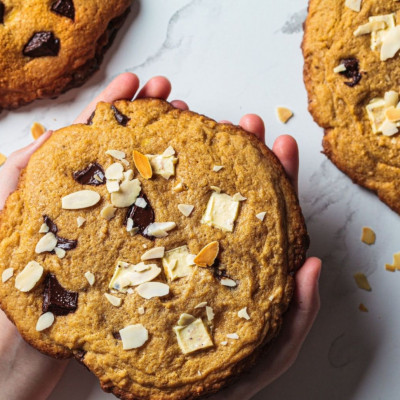 Μπισκότα γίγας γεμιστά με πραλίνα φουντουκιού
