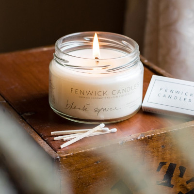 Το έξυπνο κόλπο για να ξεκολλήσεις το κερί από το βαζάκι