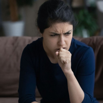 Οι 6 παράγοντες που μειώνουν στο μισό τον κίνδυνο μακράς Covid