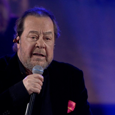 Θανάσης Βαρθακούρης: Δείτε με τι ασχολείται ο γιος του Πάριου