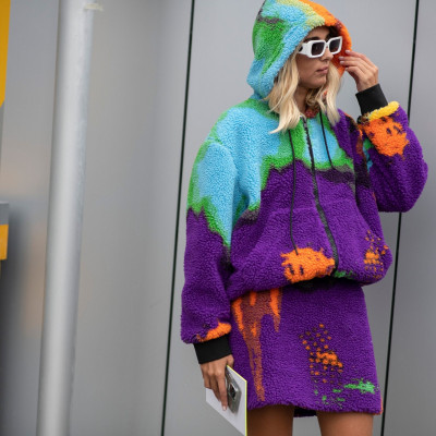 Οδηγός αγοράς: Τα πολύχρωμα φούτερ και ζακέτες με κουκούλα που θα φορέσουμε την άνοιξη