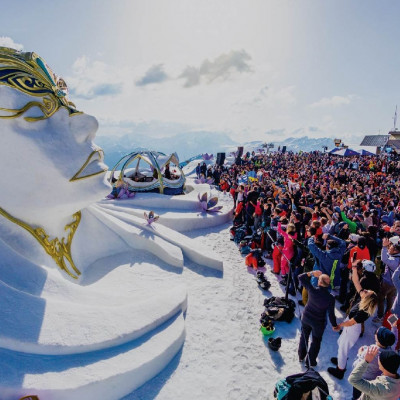 Ταξίδεψε παρέα με τους αγαπημένους σου YouTubers στο Tomorrowland Winter!