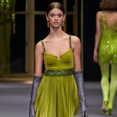 Elisabetta Franchi: Μία συλλογή που «χτυπάει» τη ματαιοδοξία μας με τον πιο κομψό τρόπο